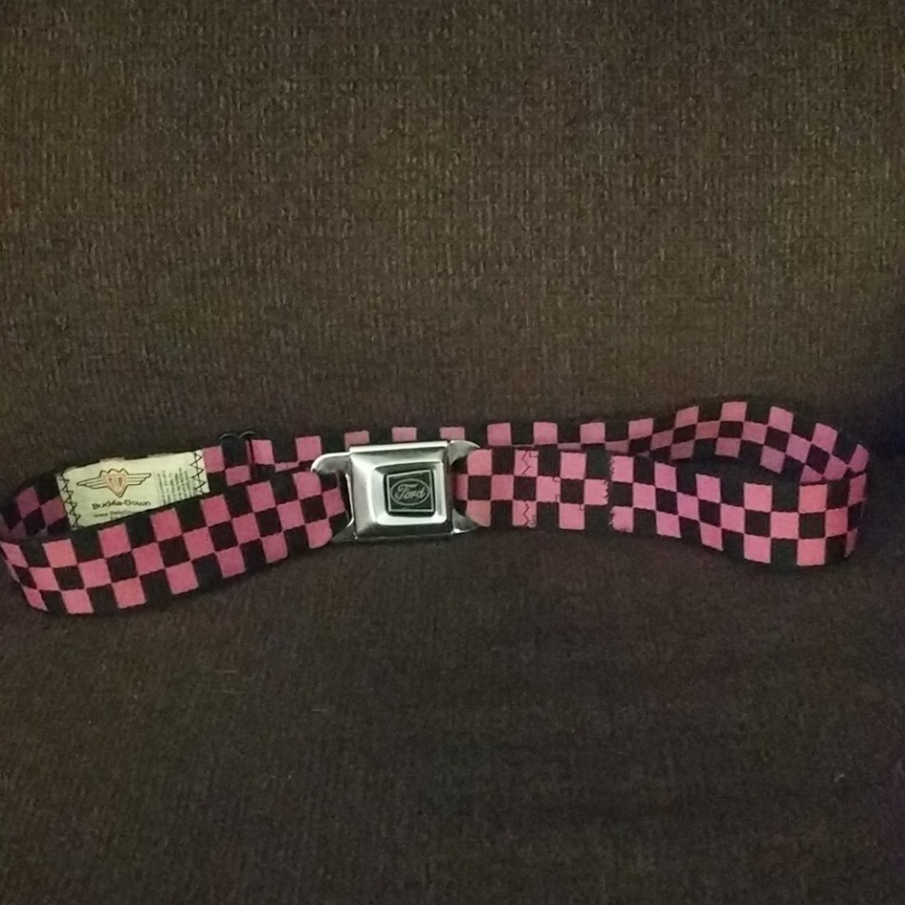 Ford pink and black seat belt (belt)